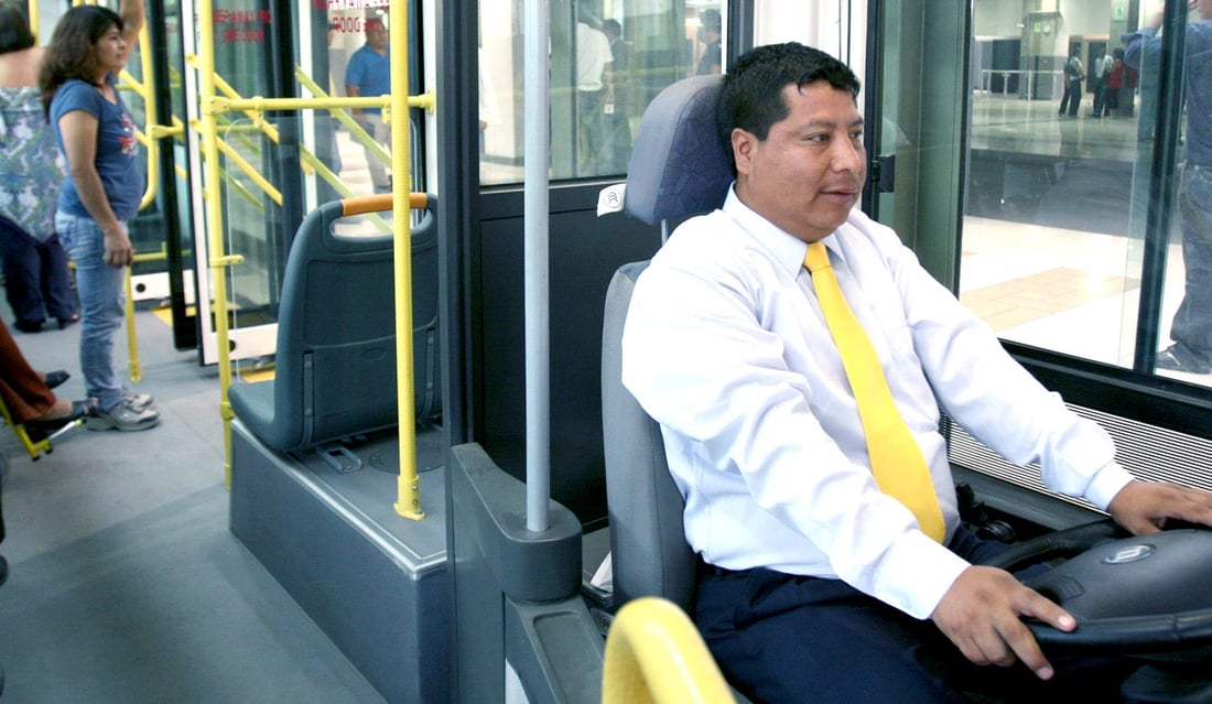 bus-conductor-combustible-transporte-publico